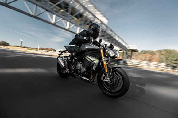 新型SPEED TRIPLE 1200 RS 登場 トリプルパワーの革新